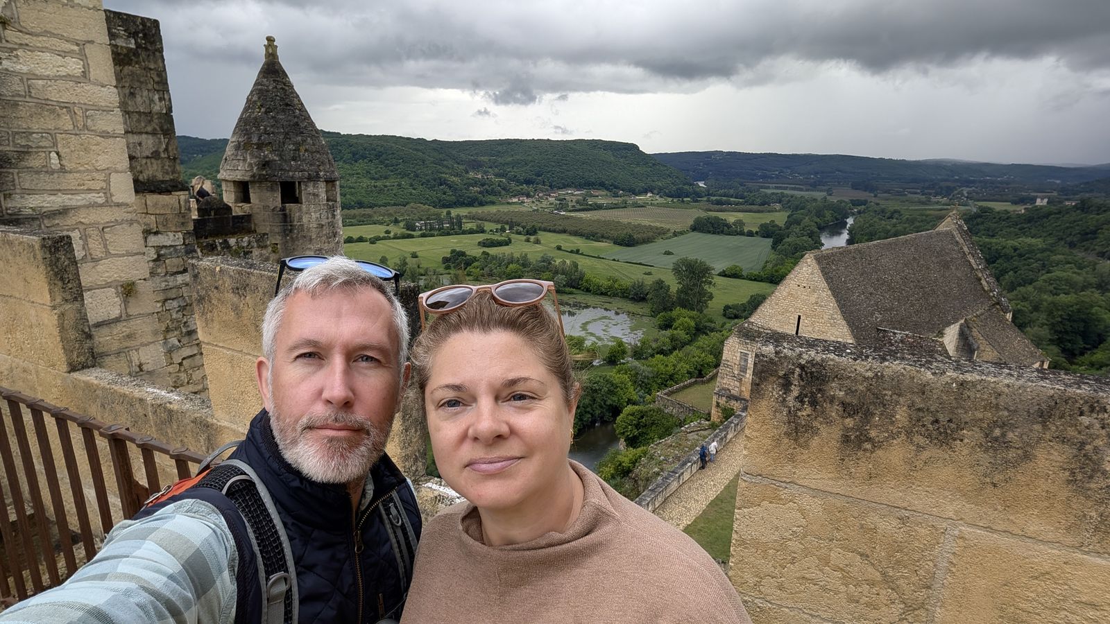 Kev and Cassie on the ramparts of the château at Beynac, with the Dordogne valley below