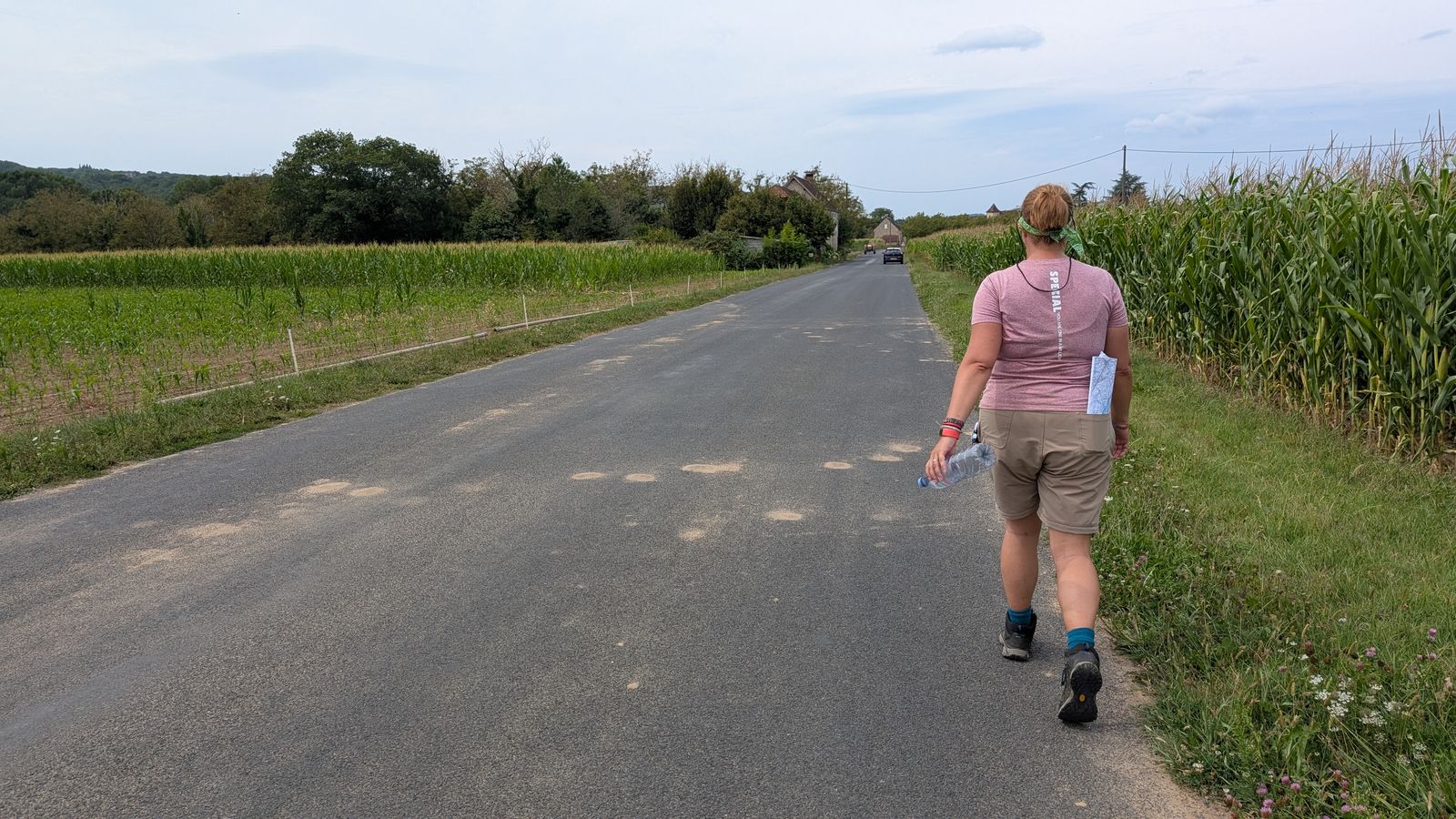 Cassie on a quiet lane between the fields on the way to Carennac