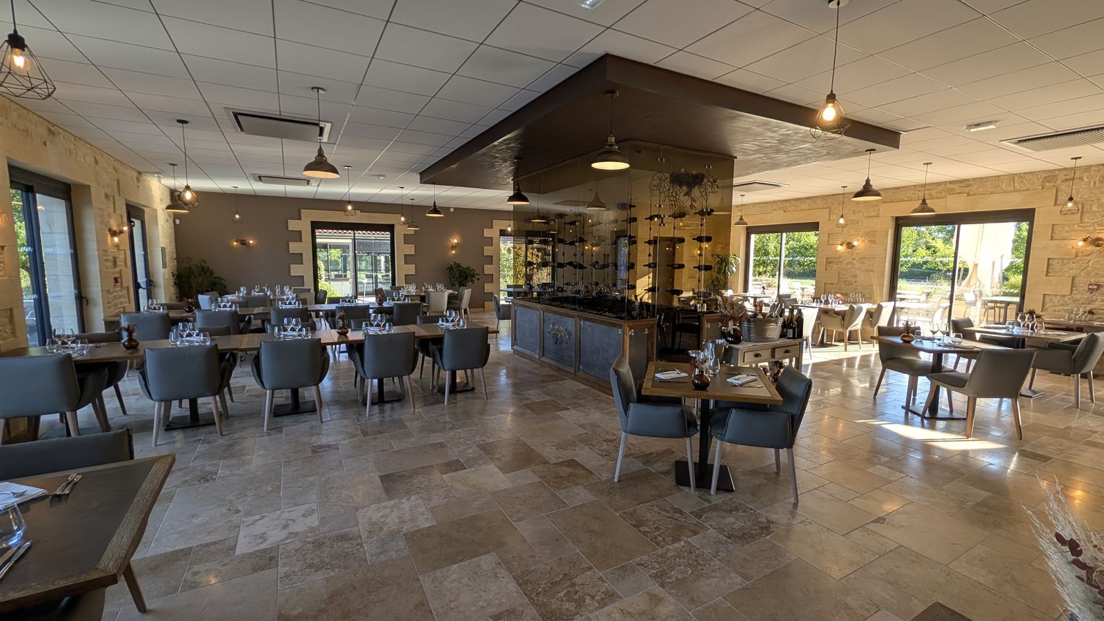 The restaurant at Hôtel Le Périgord