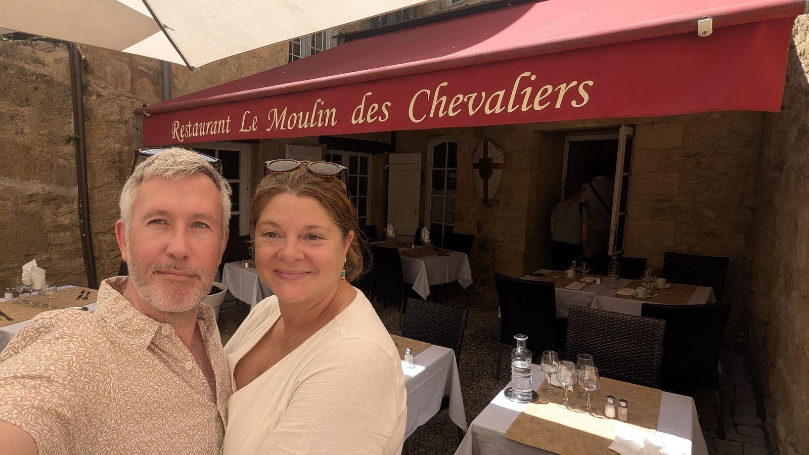 Kev and Cassie taking a selfie outside a restaurant in Sarlat