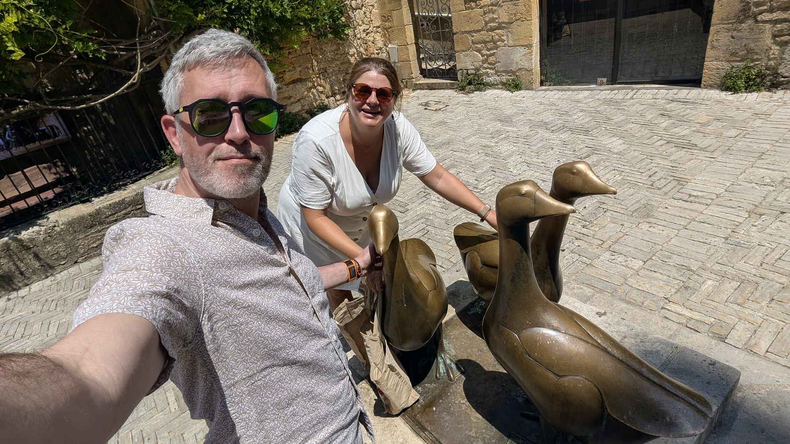 Kev and Cassie with the bronze geese in Sarlat