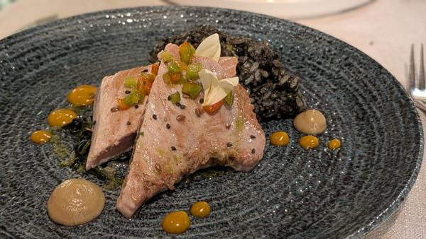 Seared tuna with black rice and spinach, Sarlat