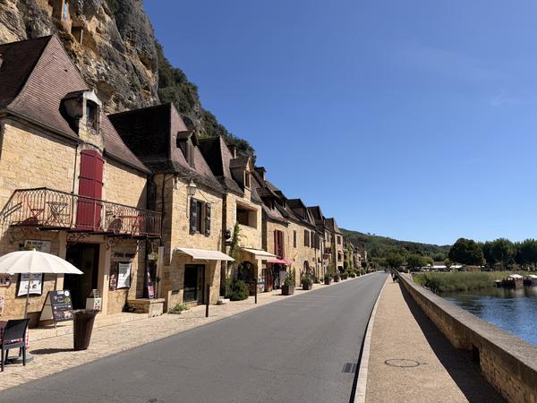 The riverside street in La Roque-Gageac